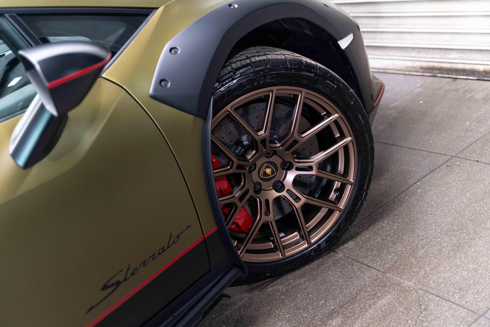 Lamborghini Huracan - Image 18