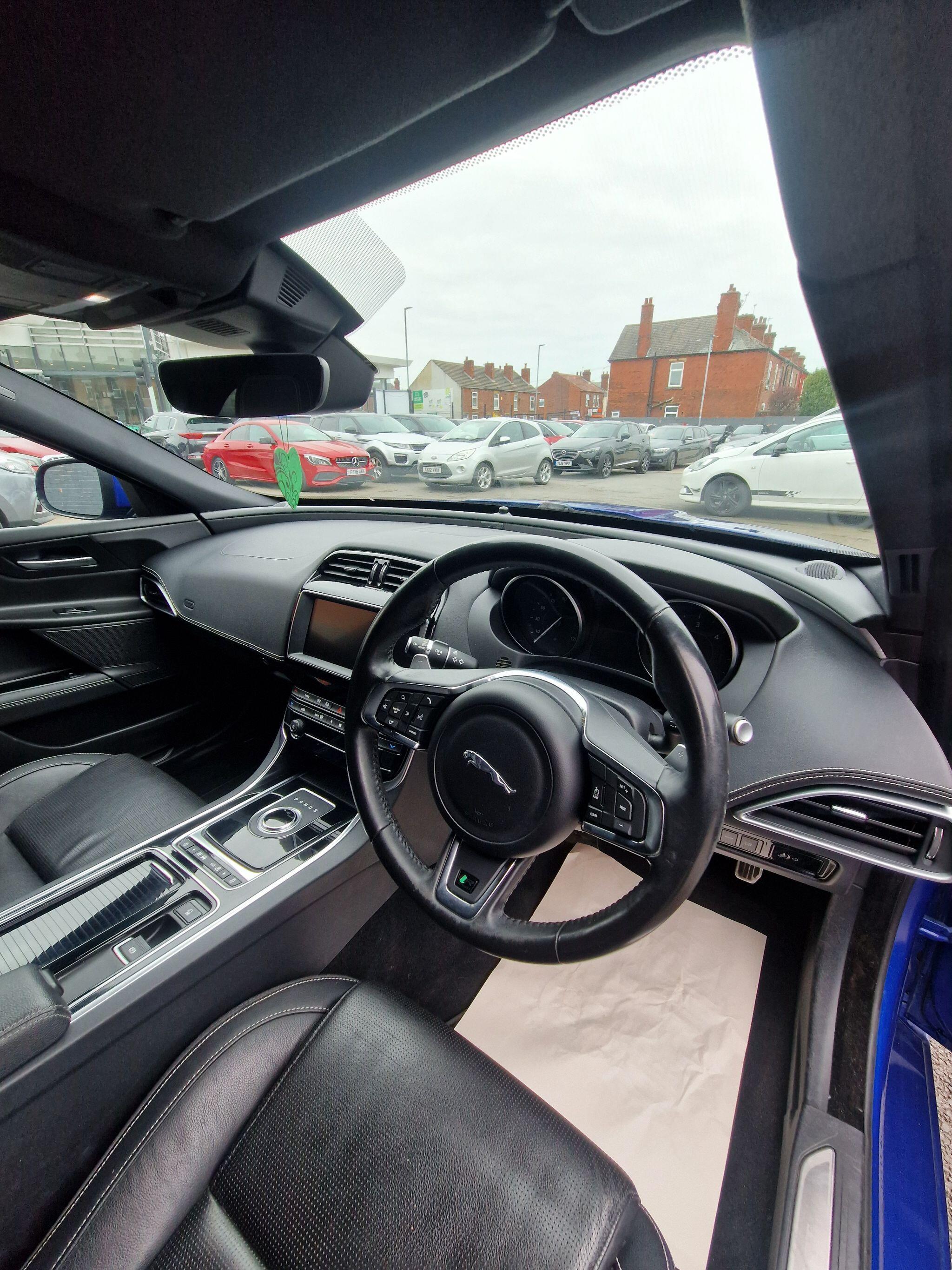 Jaguar XE - Image 30