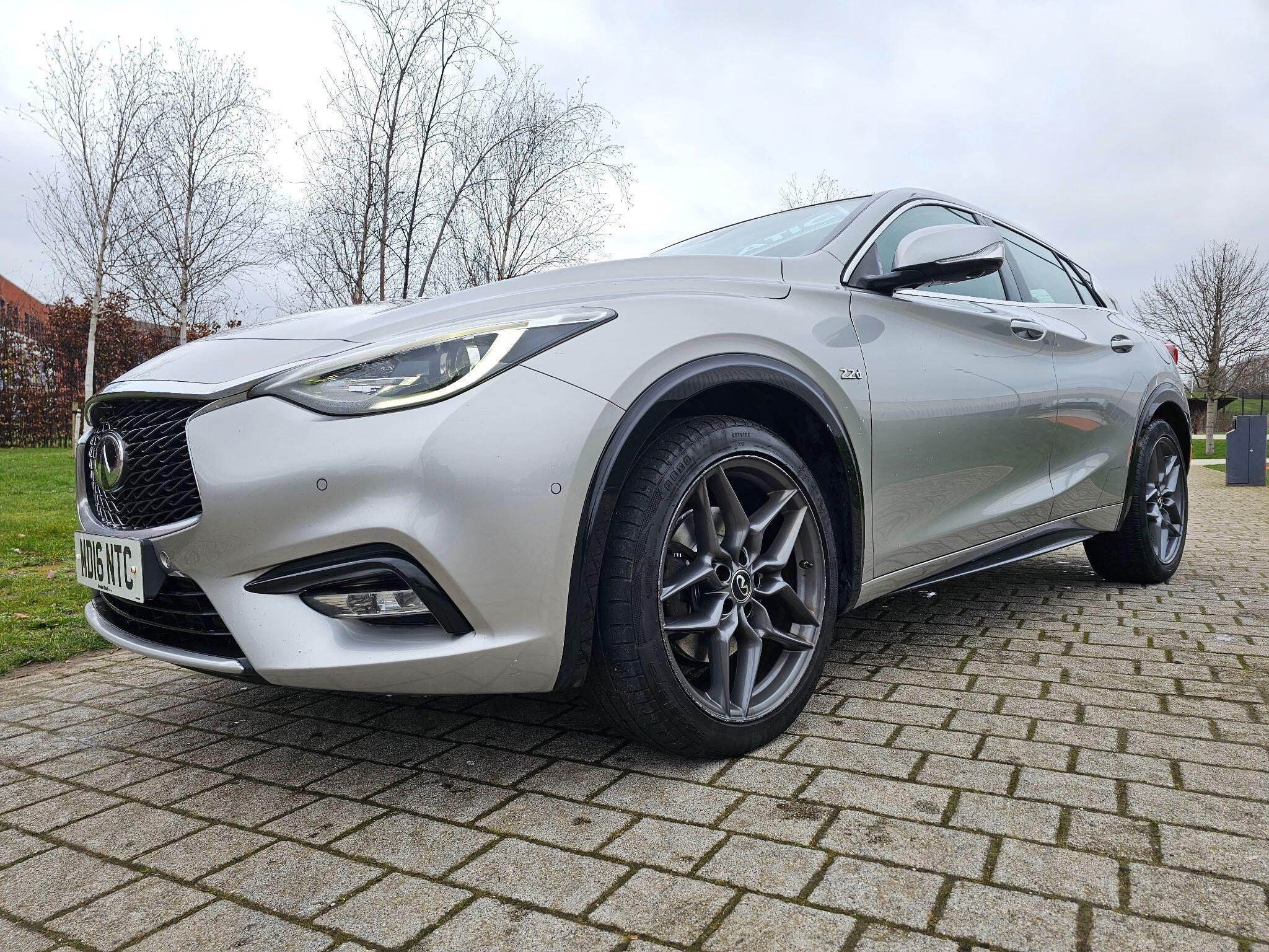 Infiniti Q30 - Image 18