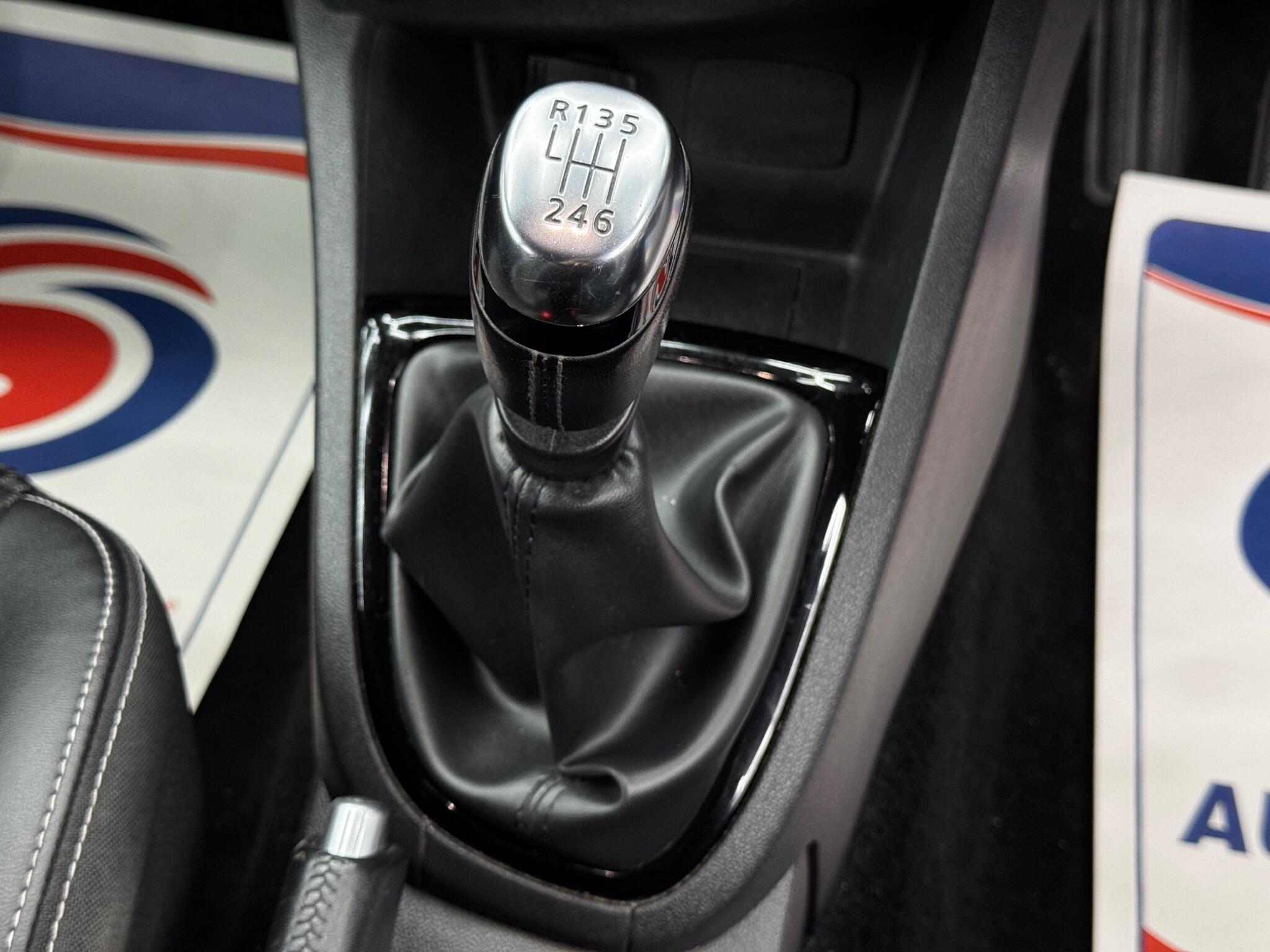 Renault Clio - Image 26