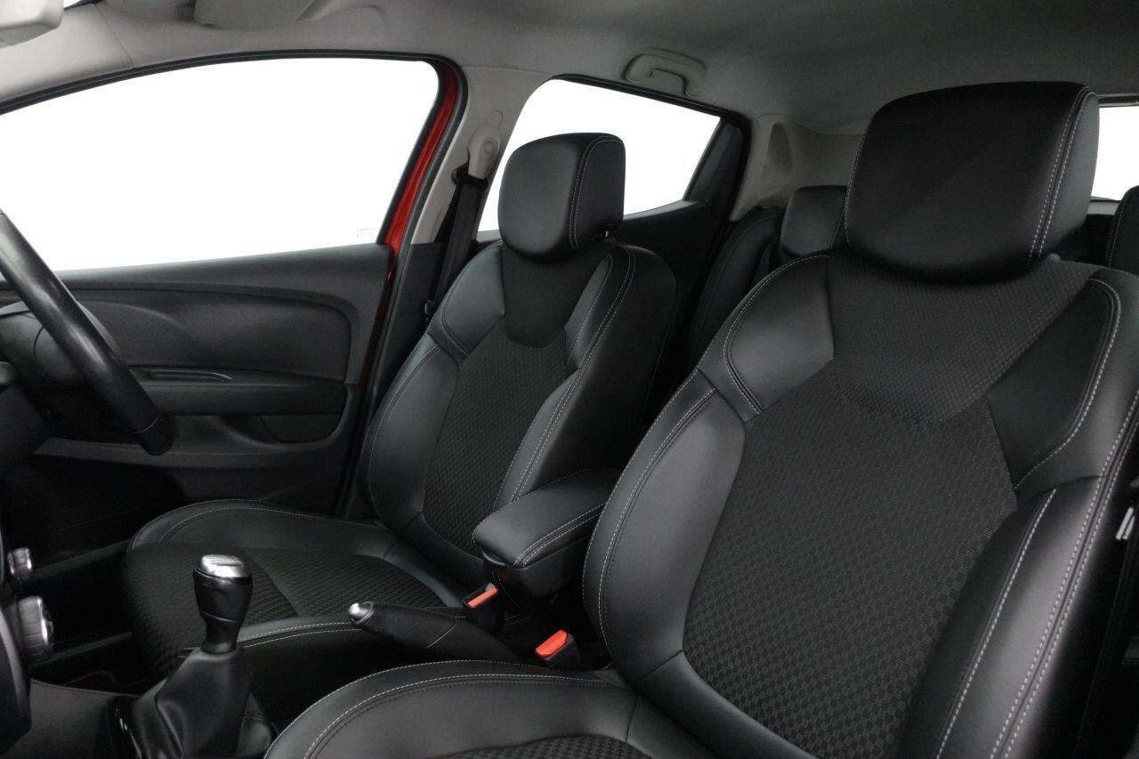 Renault Clio - Image 17