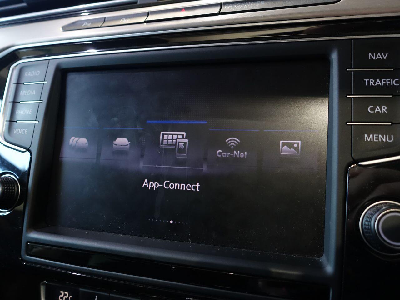 Volkswagen Passat - Image 34