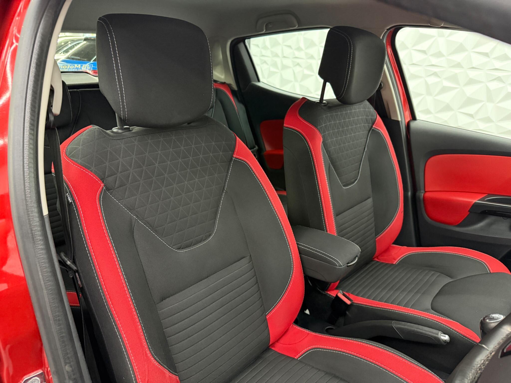 Renault Clio - Image 18