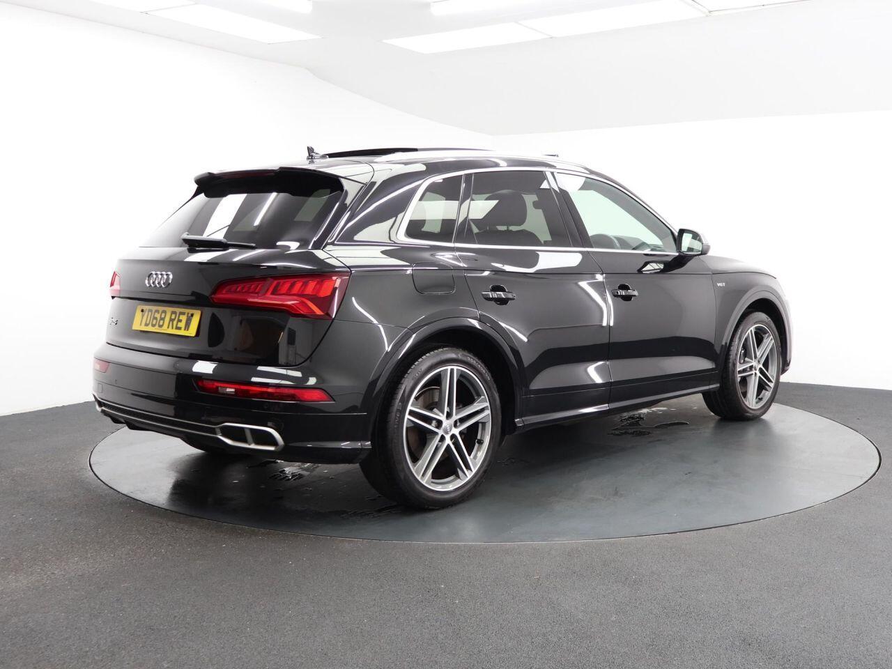 Audi SQ5 - Image 12