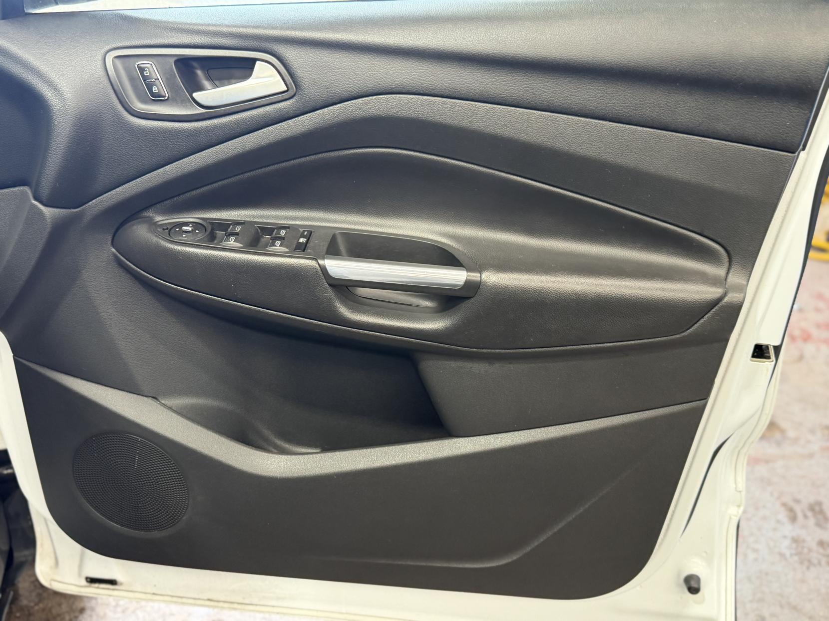 Ford Kuga - Image 19