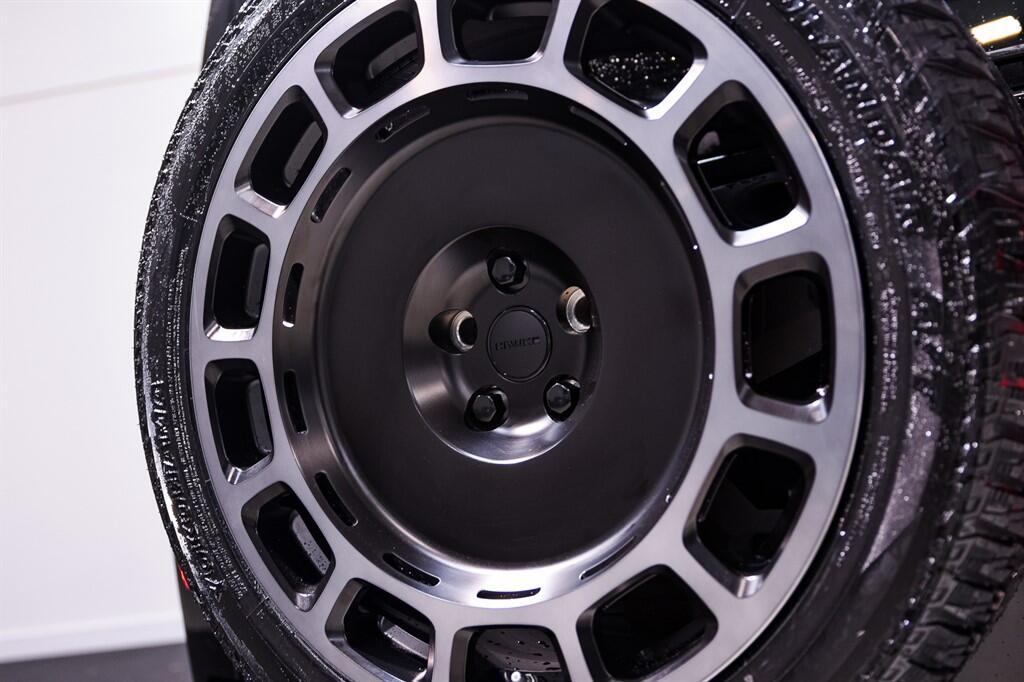 Land Rover Defender 110 - Image 10