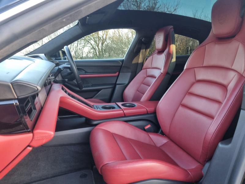 Porsche Taycan - Image 9