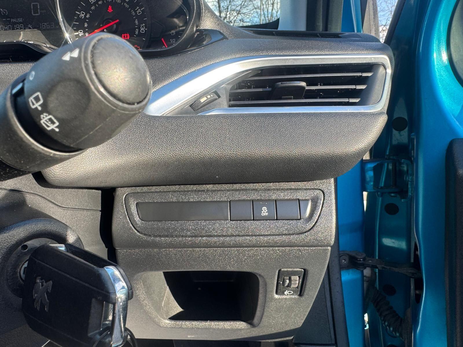 Peugeot 208 - Image 22