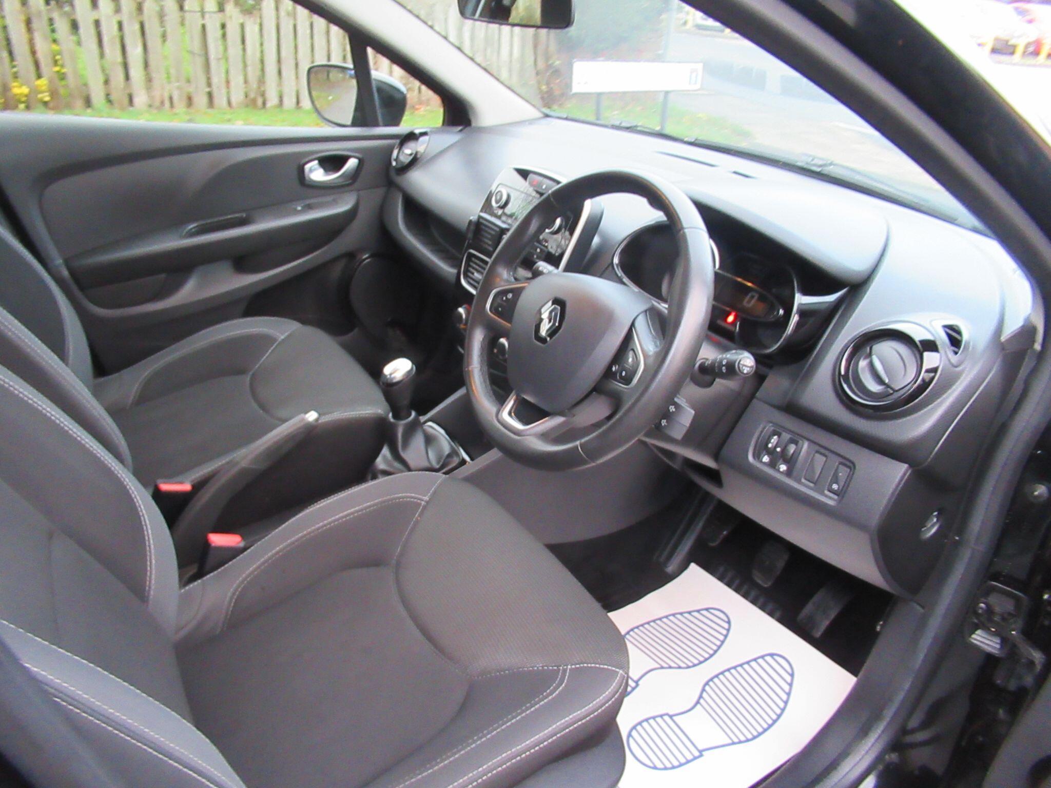 Renault Clio - Image 19