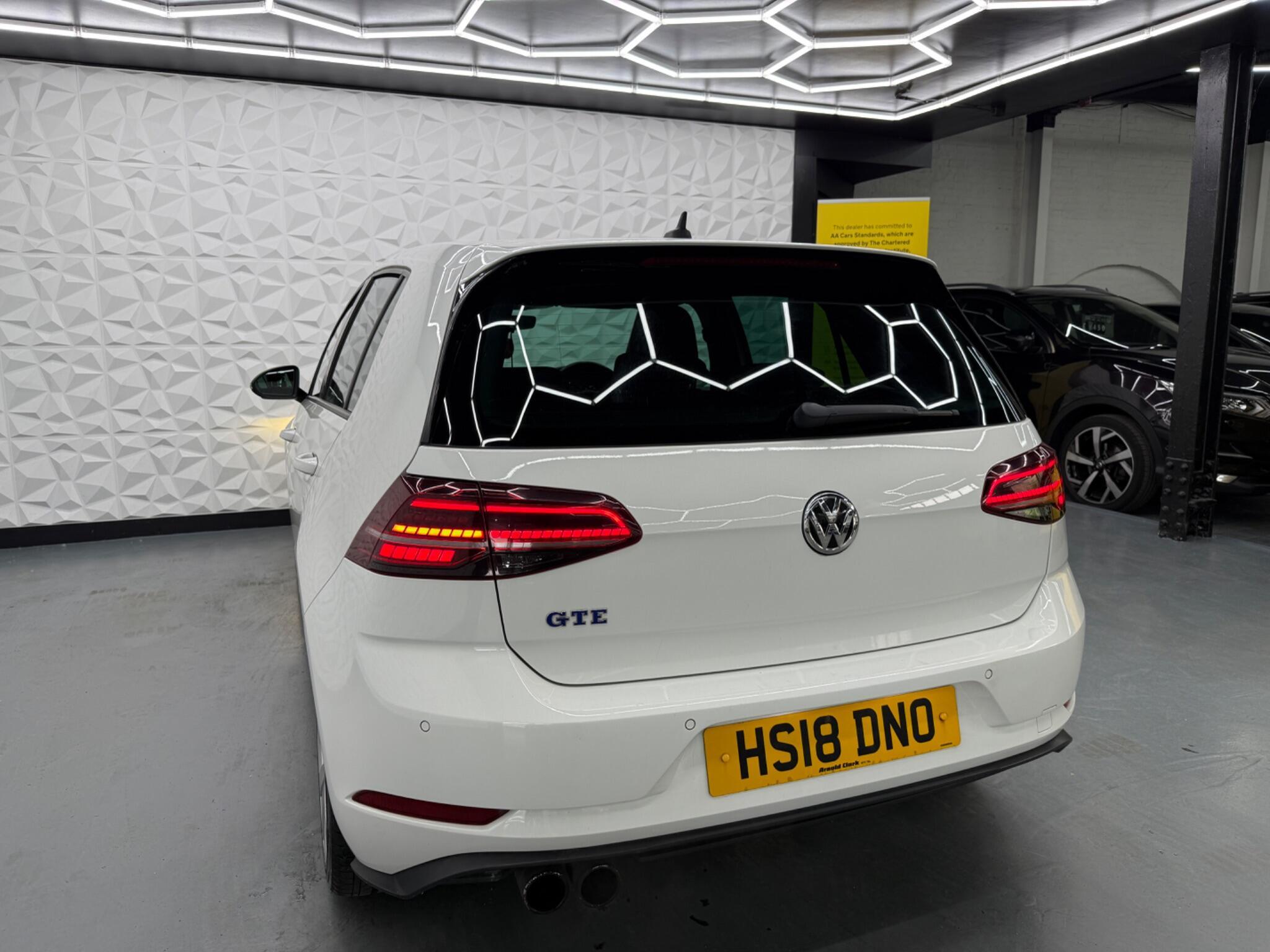 Volkswagen Golf - Image 21