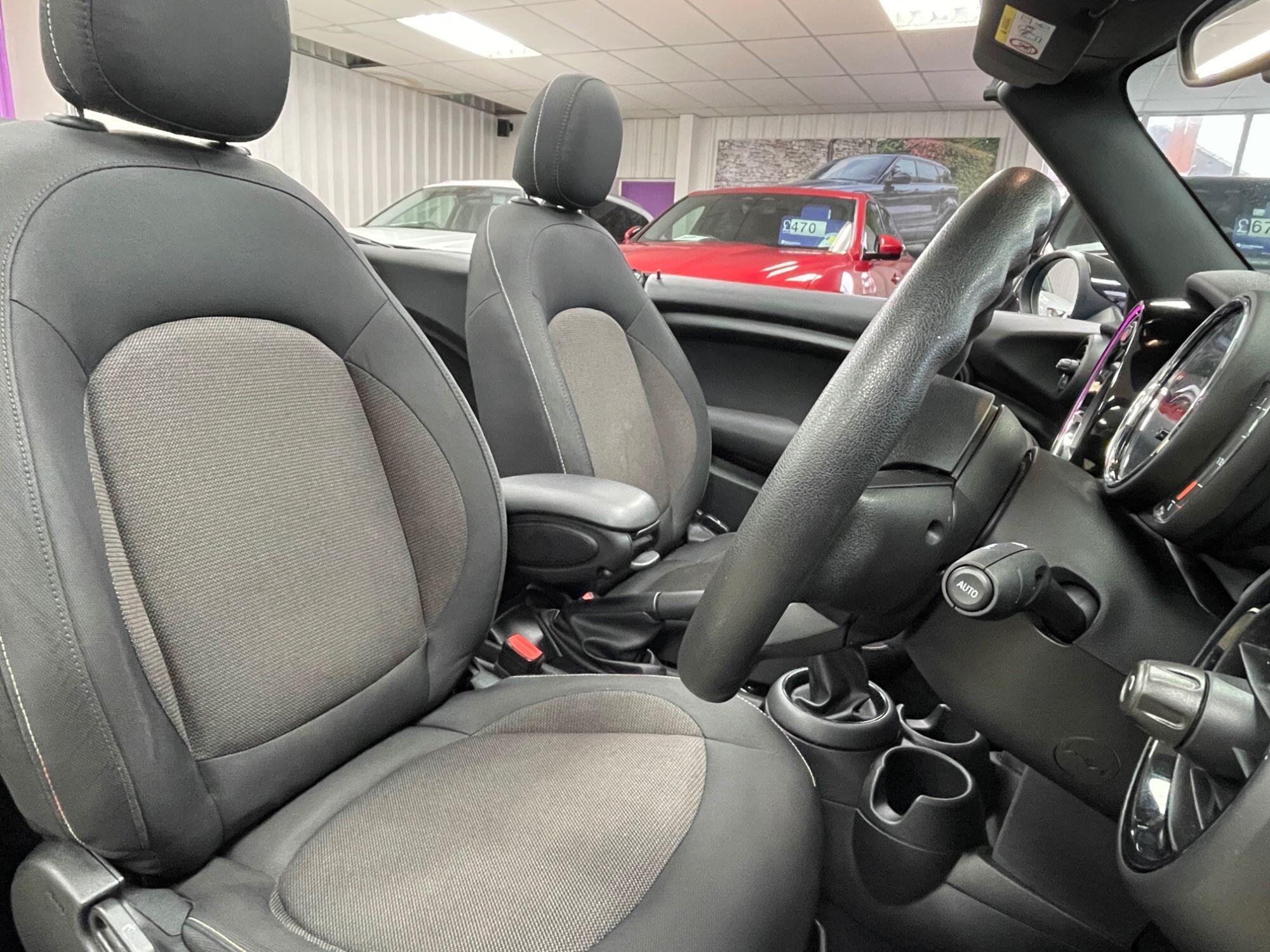 MINI Convertible - Image 33