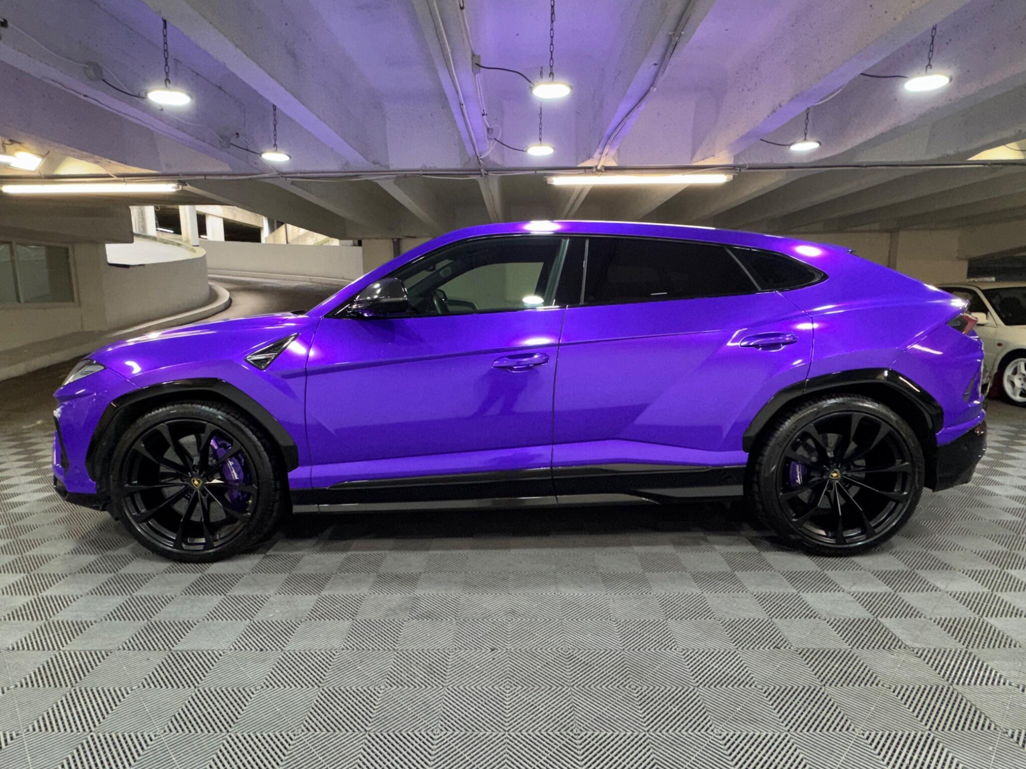 Lamborghini Urus - Image 2