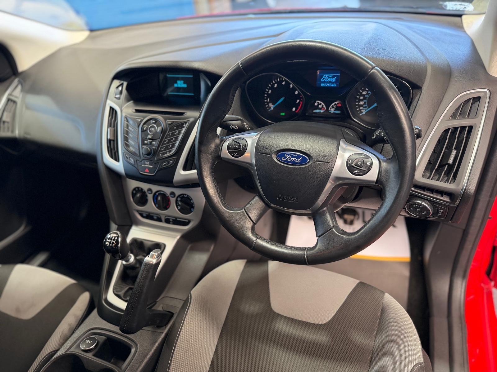 Ford Focus - Image 30