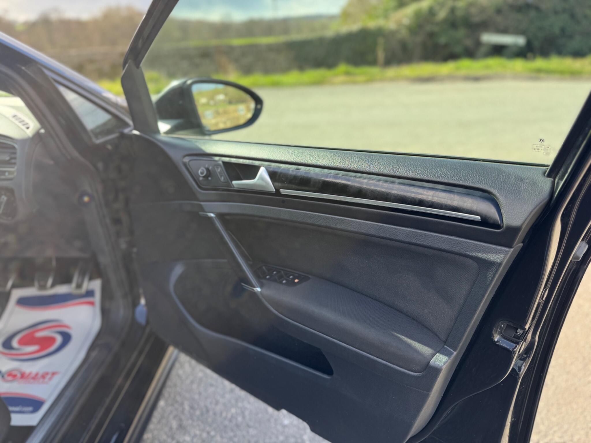 Volkswagen Golf - Image 25