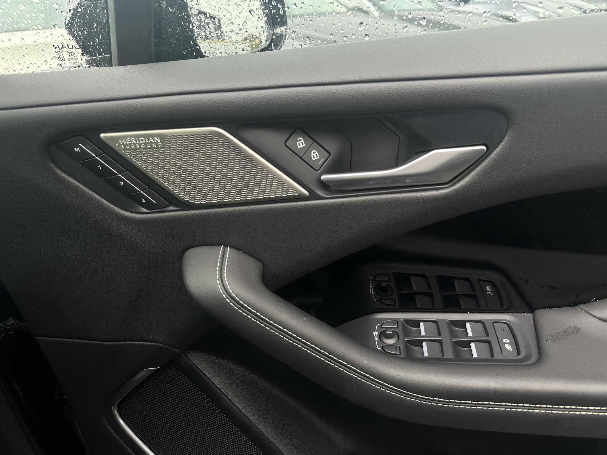 Jaguar I-Pace - Image 19