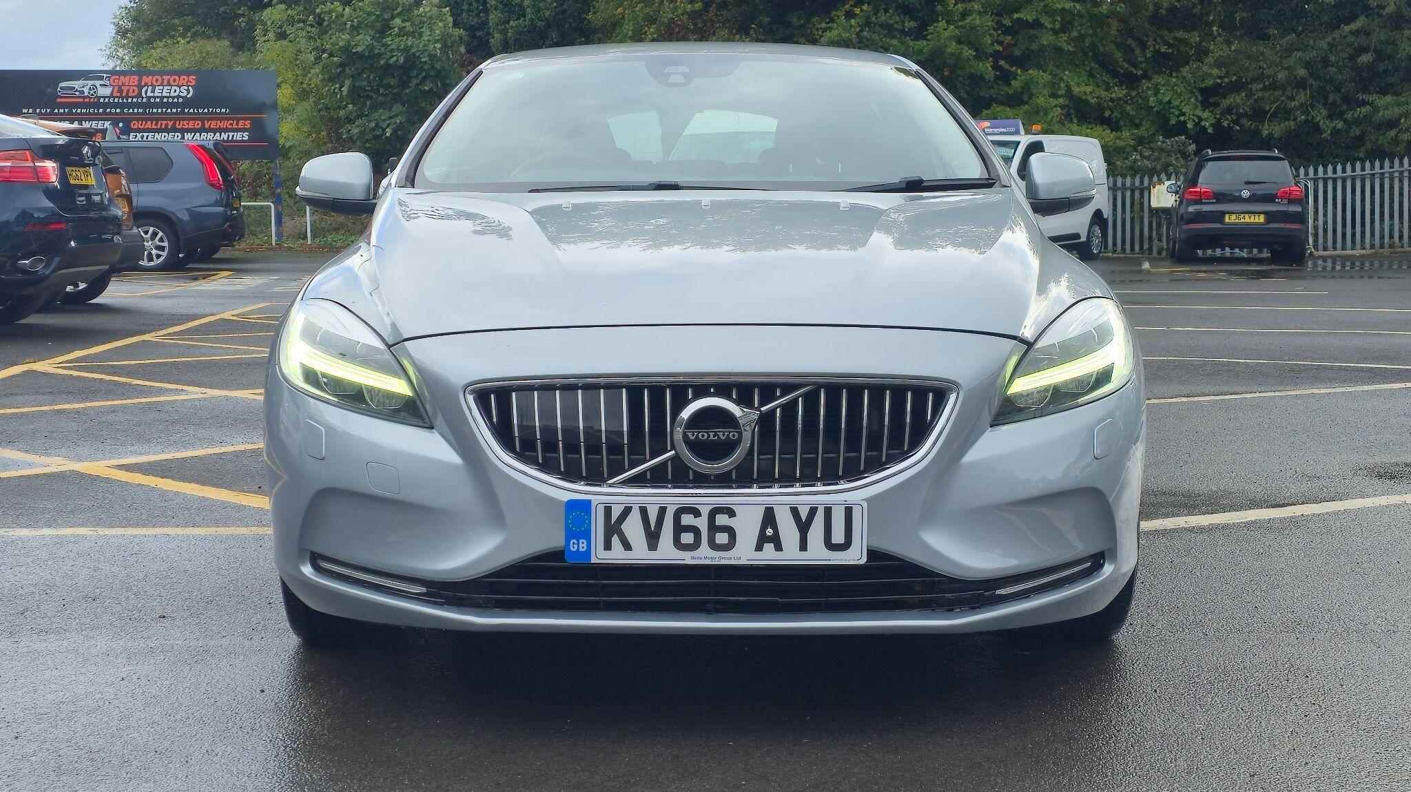Volvo V40 - Image 2