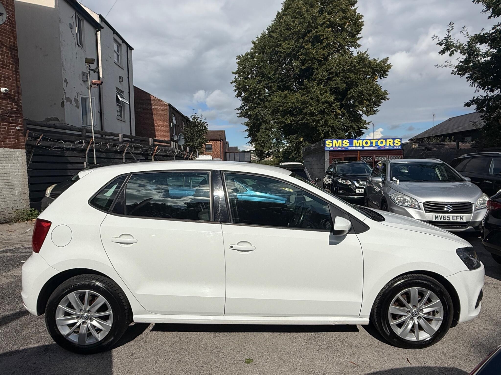 Volkswagen Polo - Image 8