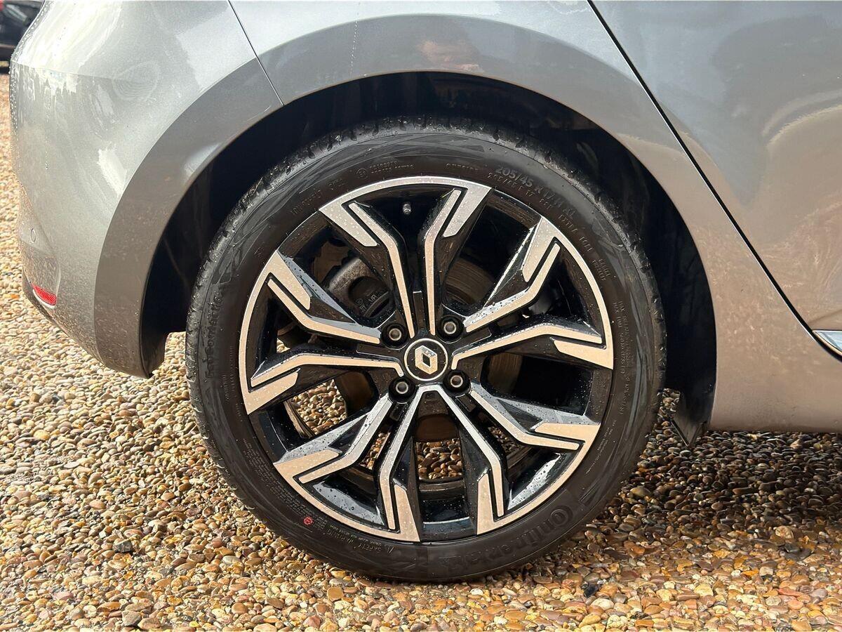 Renault Clio - Image 17