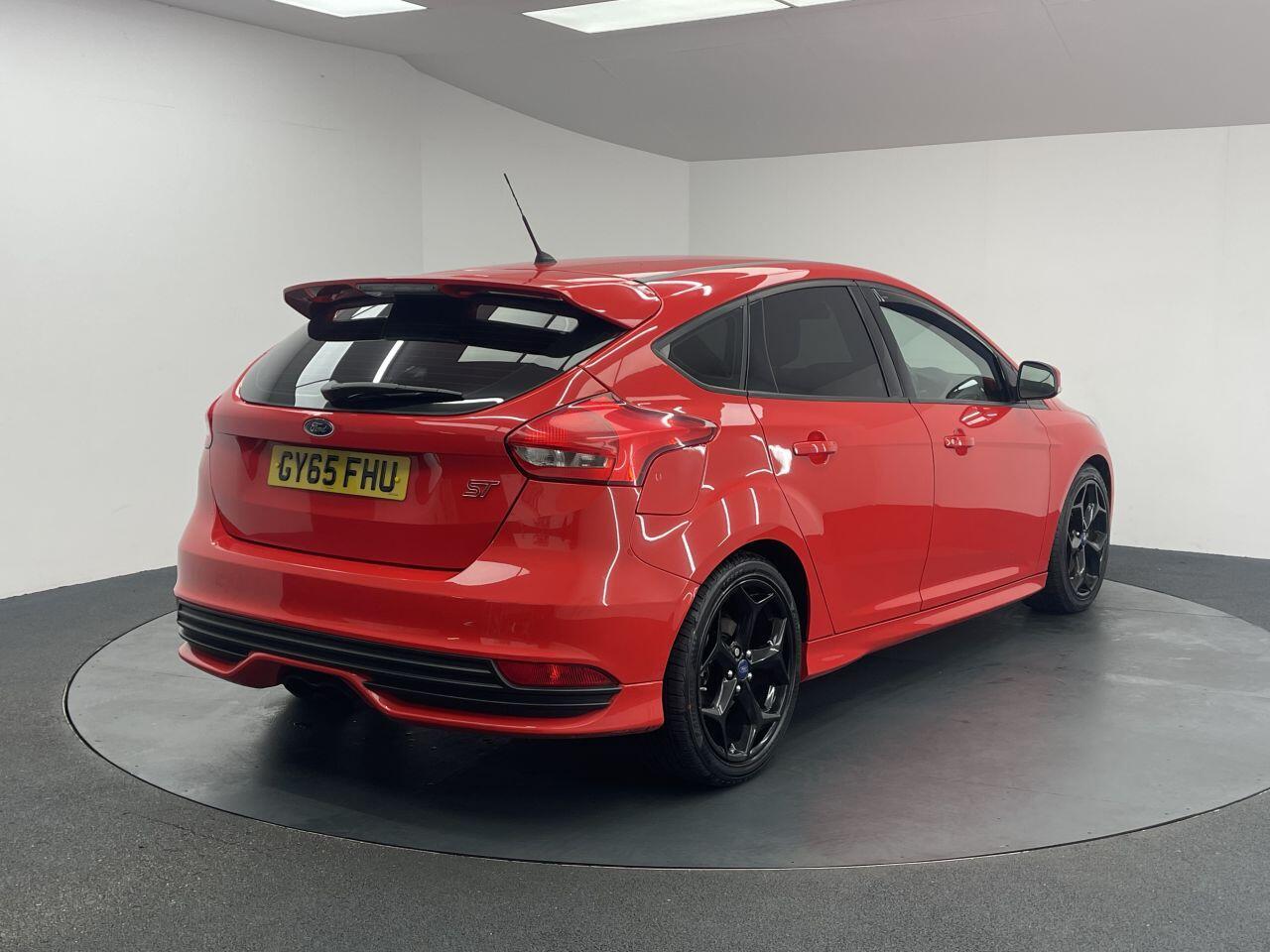 Ford Focus - Image 10