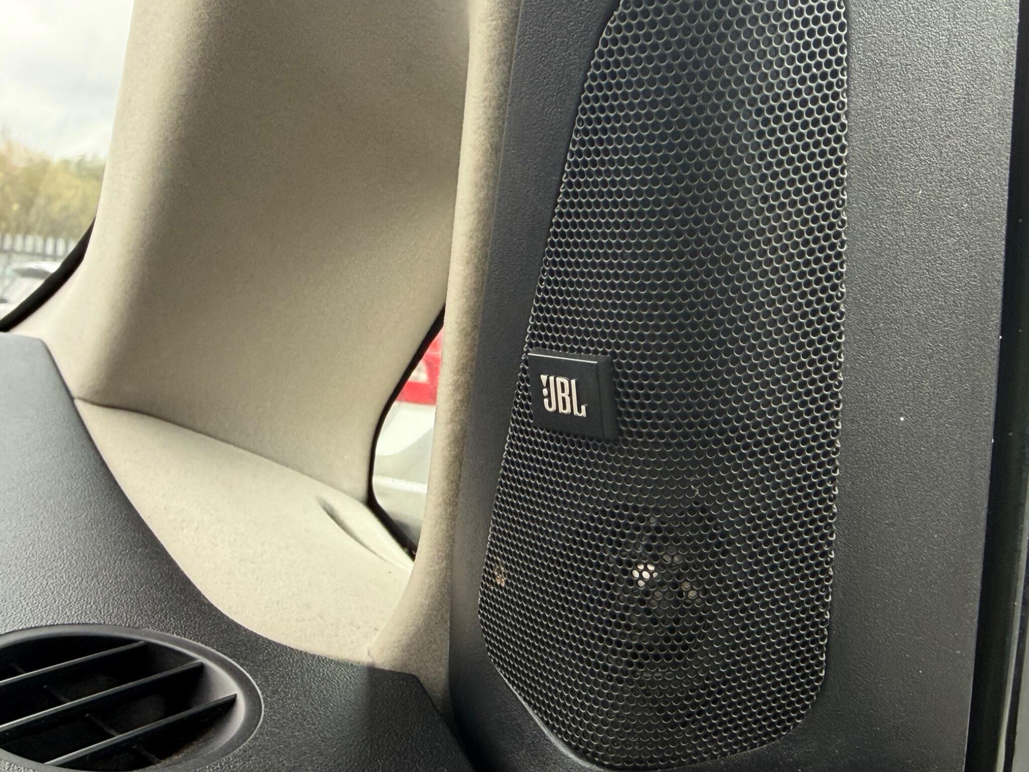 Toyota Prius - Image 22