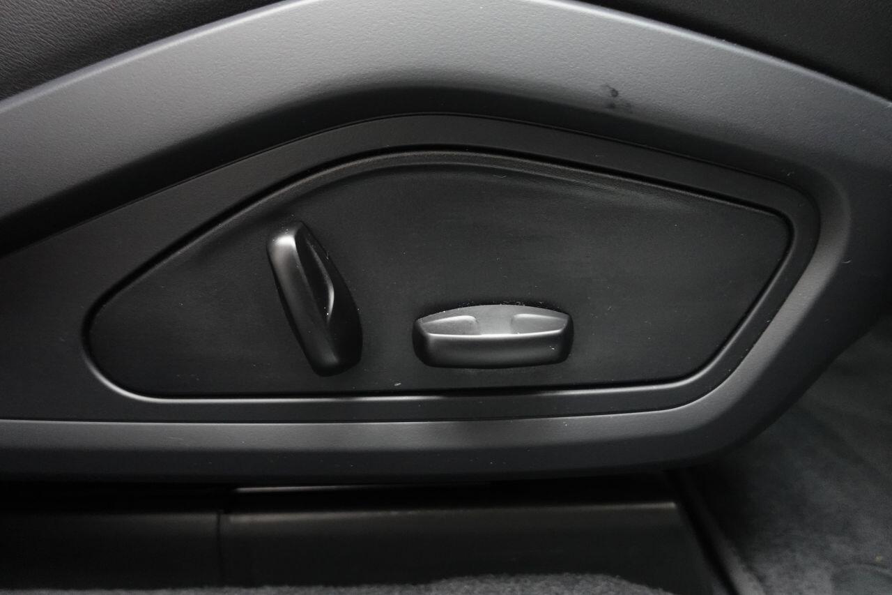 Porsche Taycan - Image 18