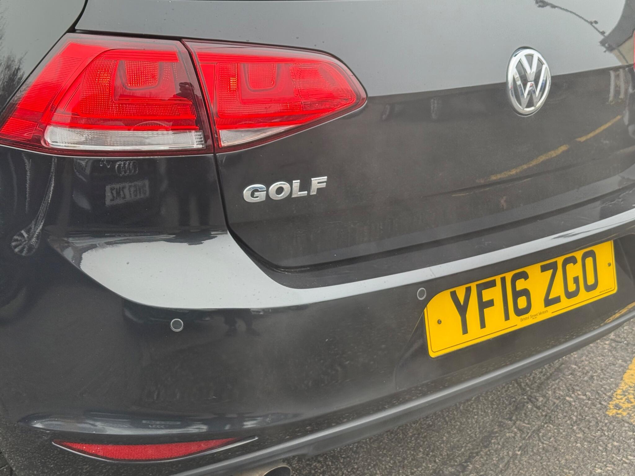 Volkswagen Golf - Image 11