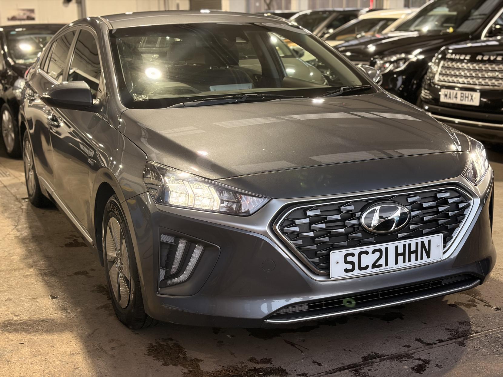 Hyundai Ioniq - Image 2