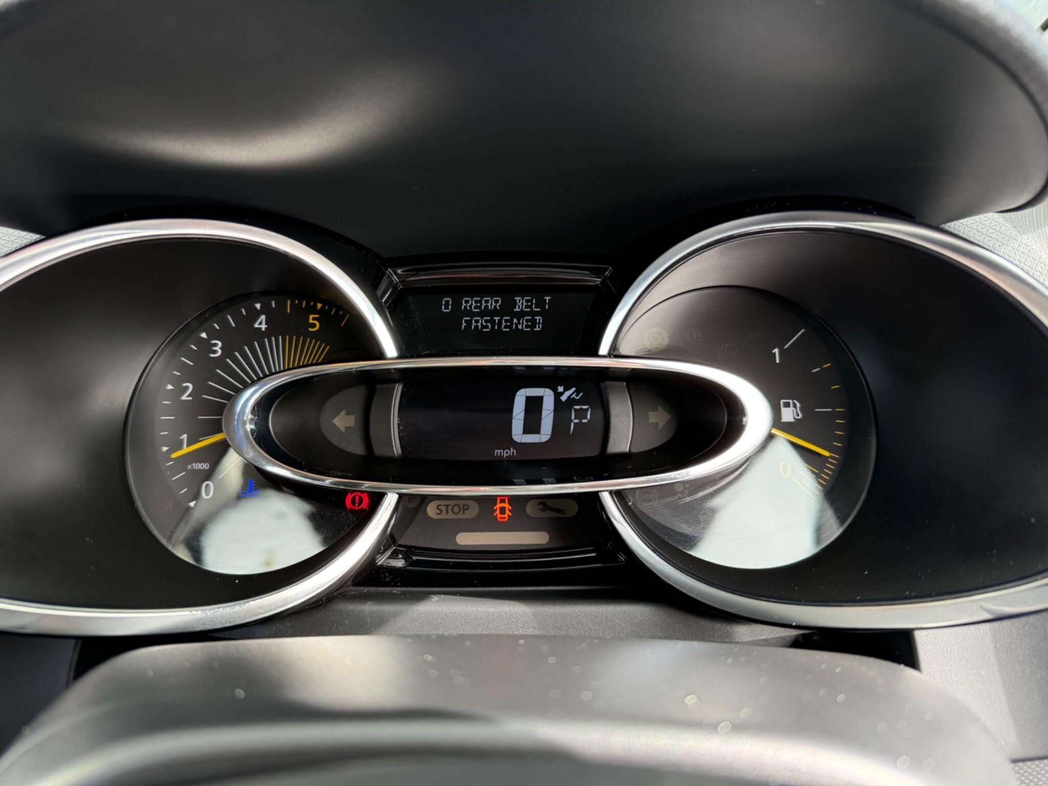 Renault Clio - Image 40