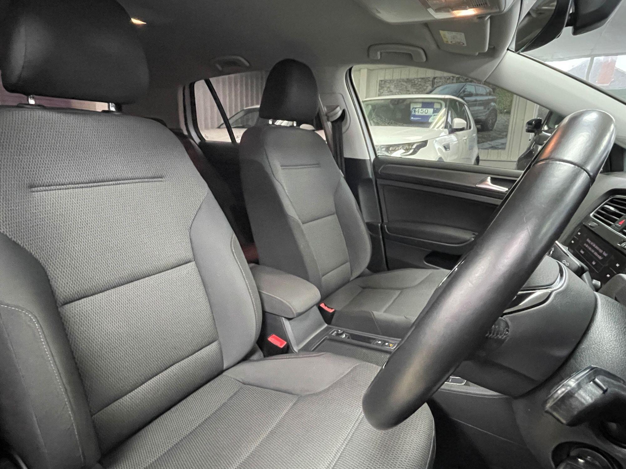 Volkswagen Golf - Image 26