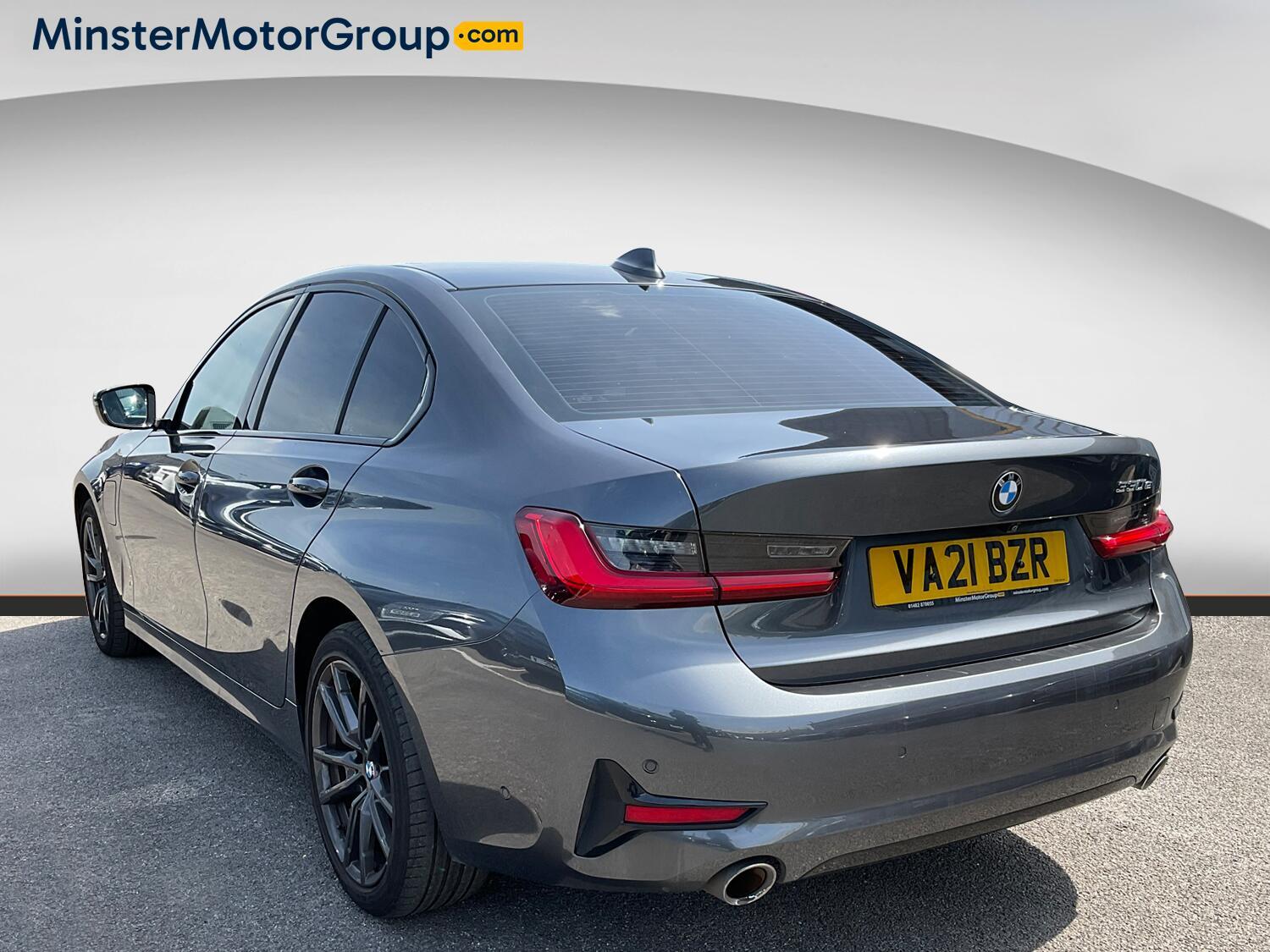 BMW 3 Series - Image 4