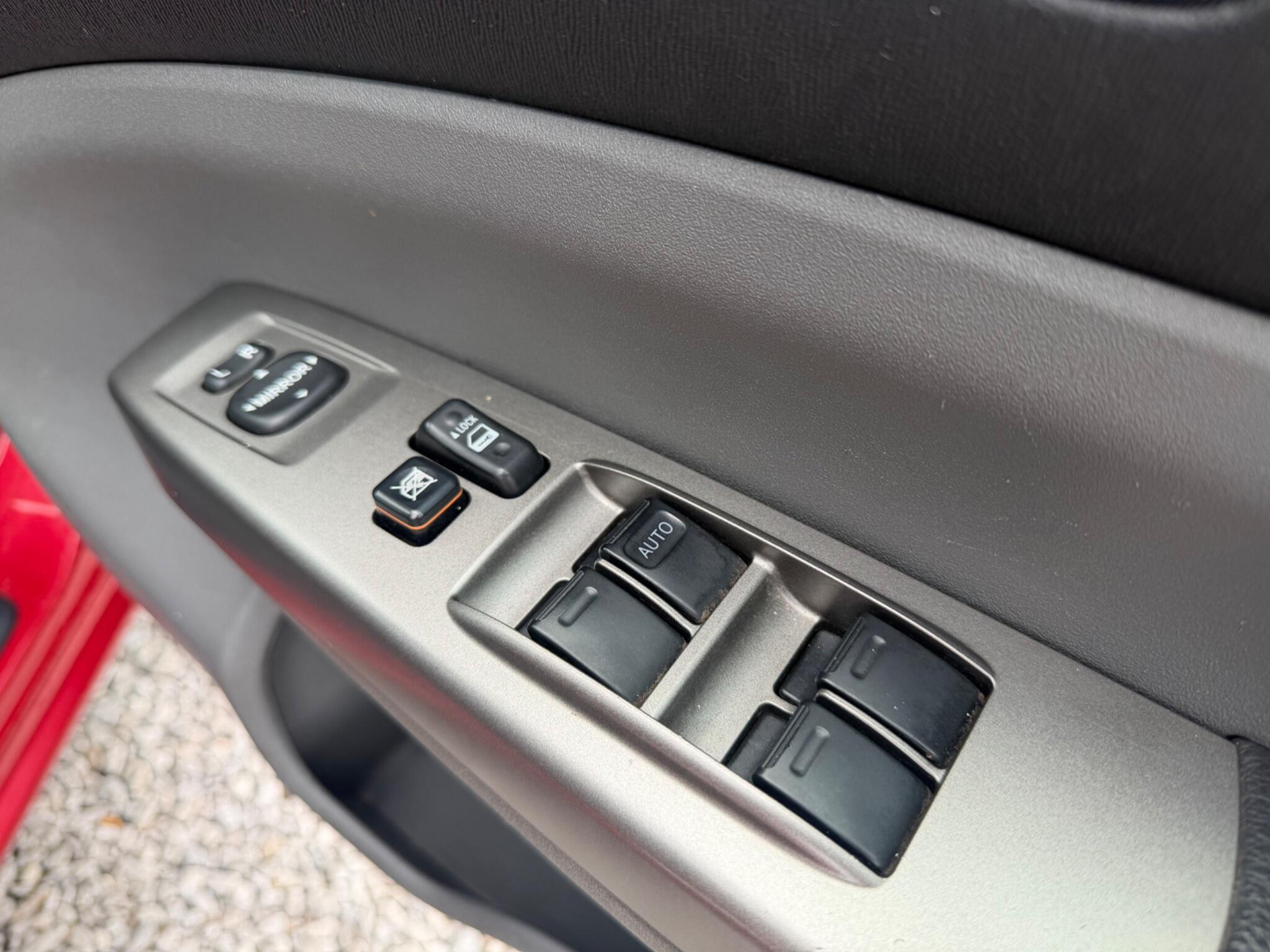 Toyota Prius - Image 12