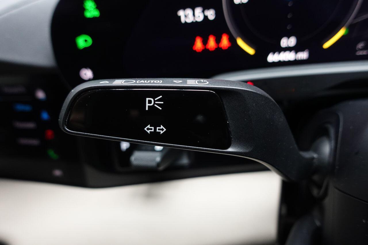 Porsche Taycan - Image 32