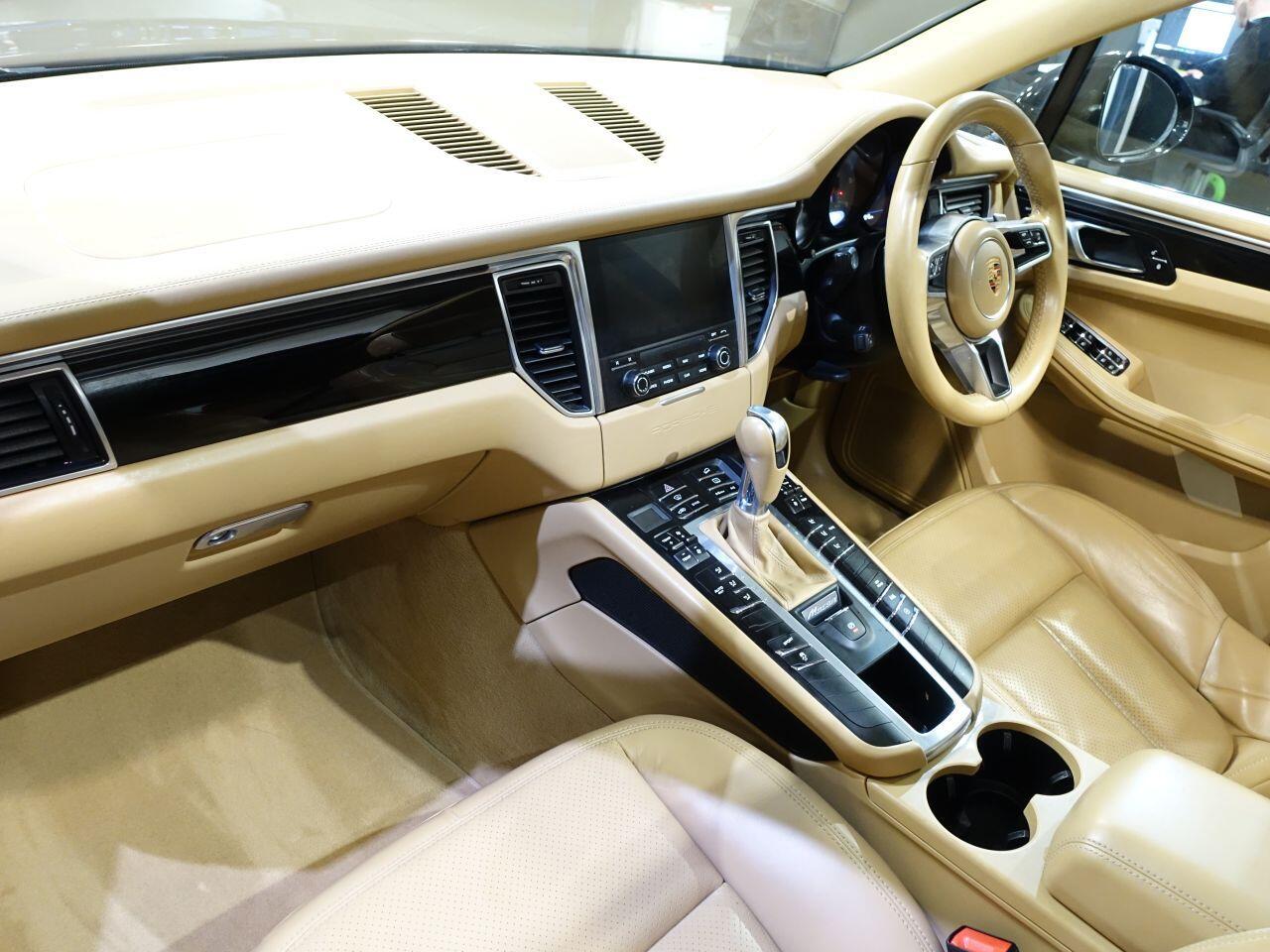 Porsche Macan - Image 18