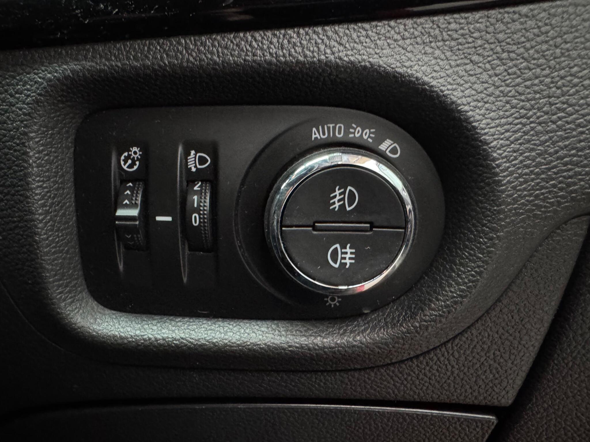 Vauxhall Astra - Image 18
