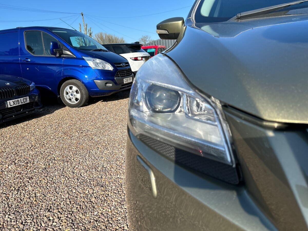 Ford Kuga - Image 11