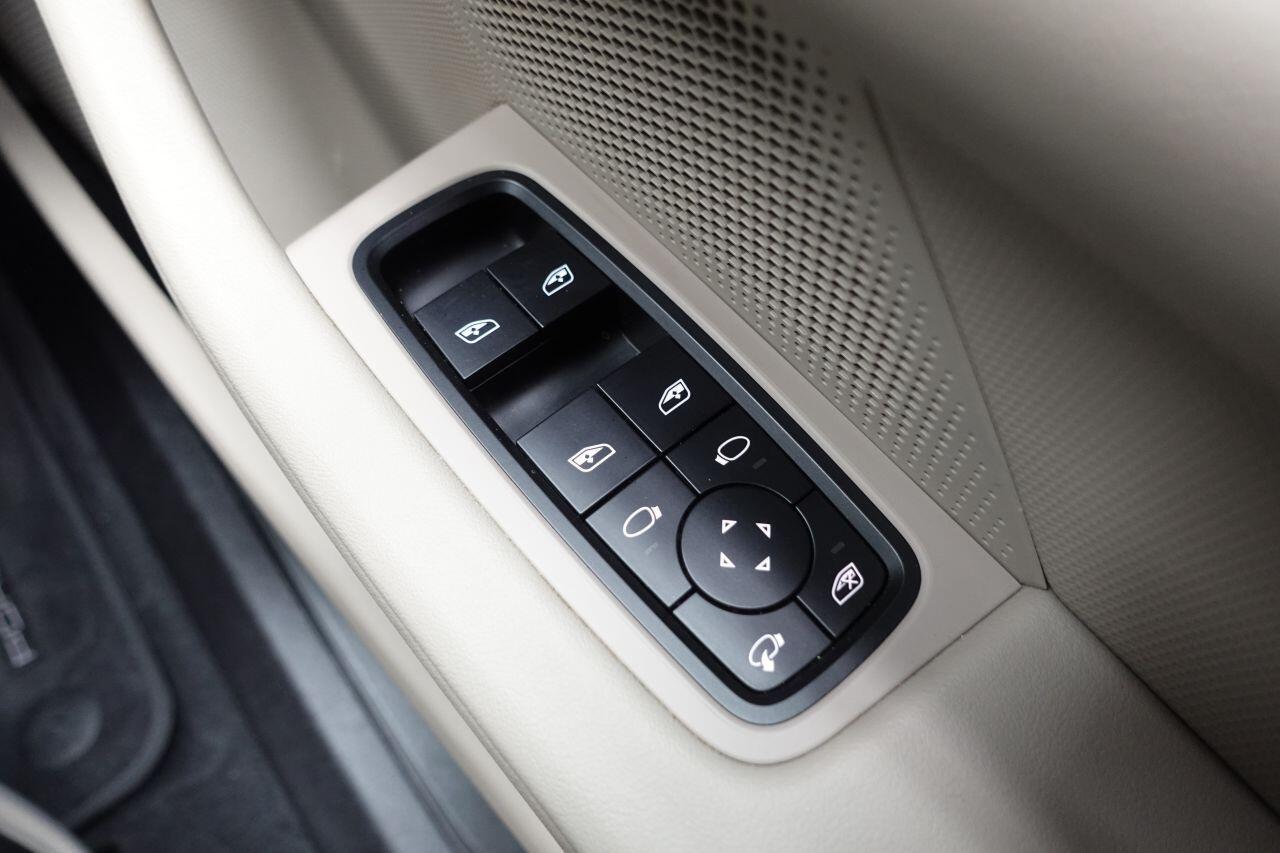 Porsche Taycan - Image 36