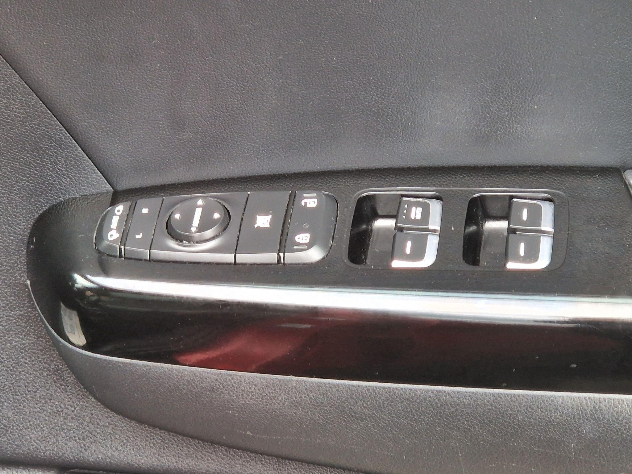 Kia Sportage - Image 32