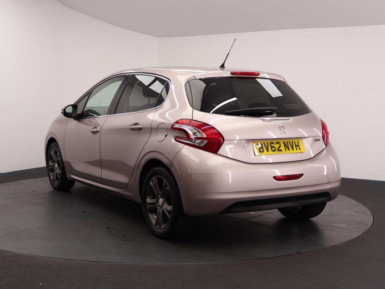 Peugeot 208 - Image 9