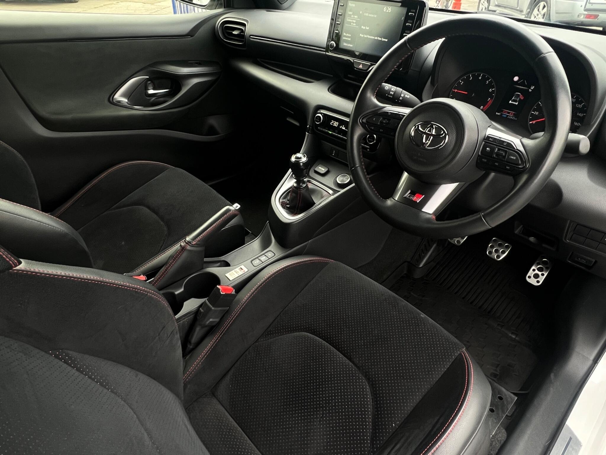Toyota Yaris - Image 18