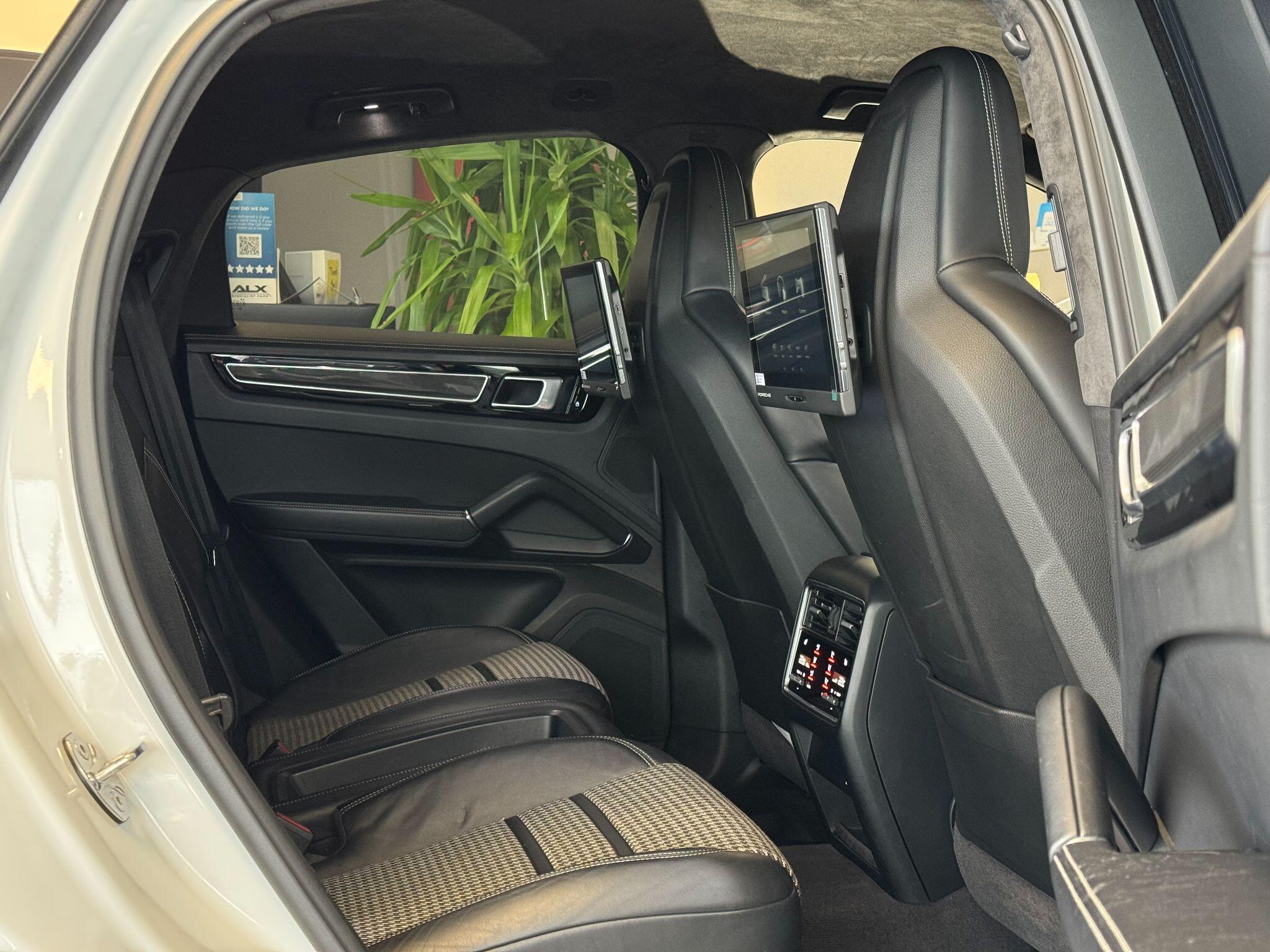 Porsche Cayenne - Image 28