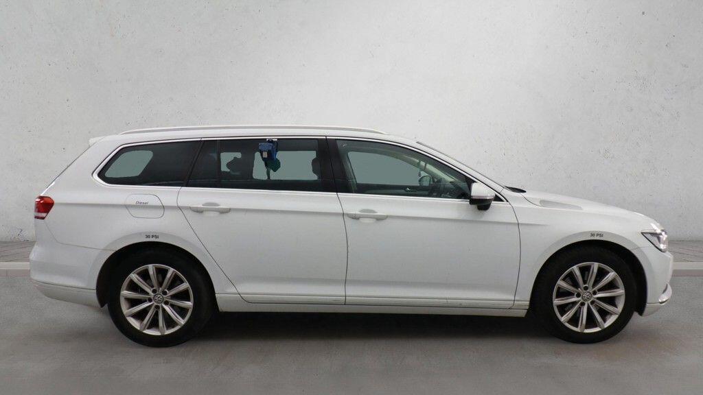 Volkswagen Passat - Image 8