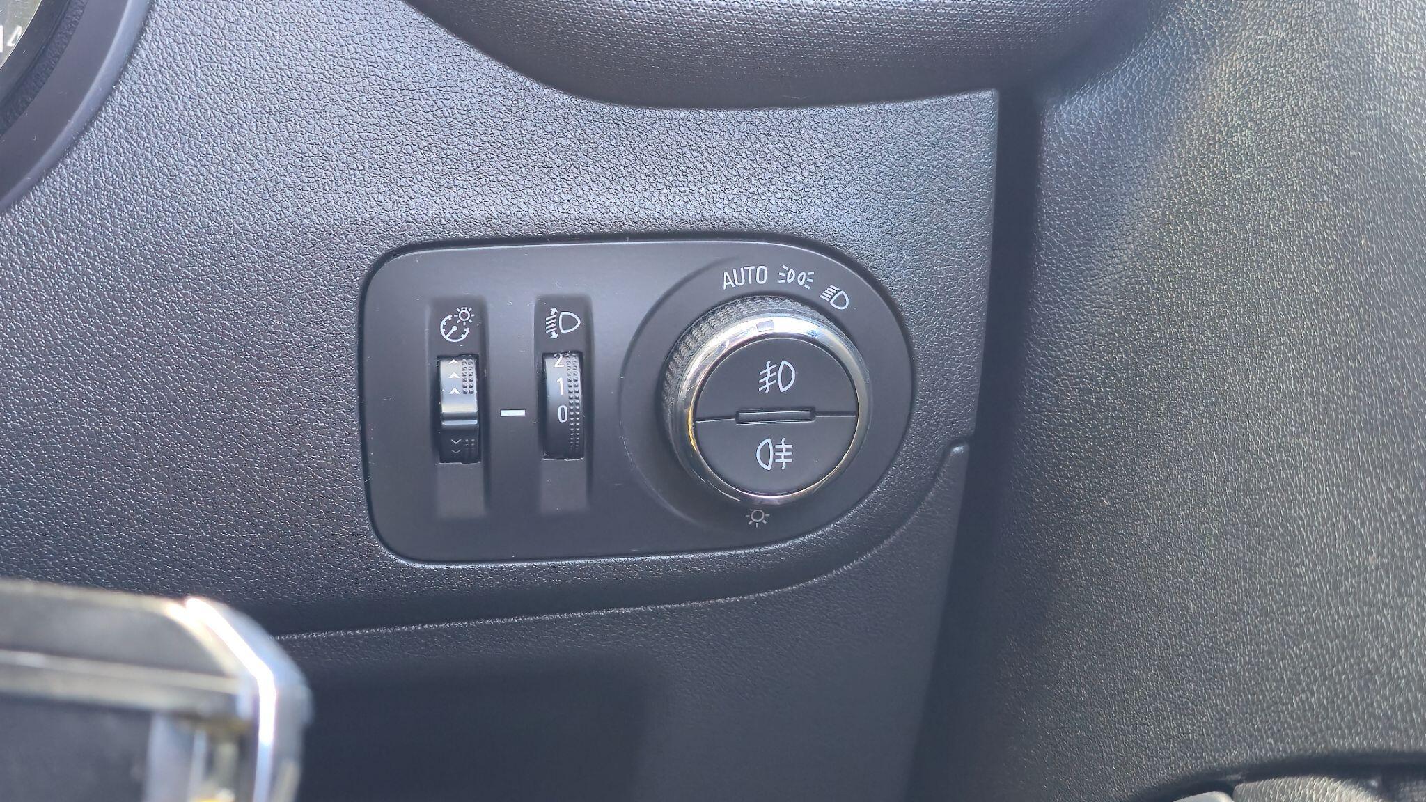Vauxhall Crossland X - Image 18