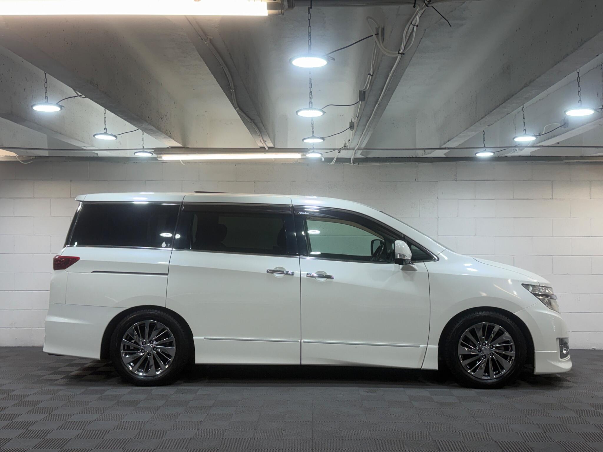 Nissan Elgrand - Image 6