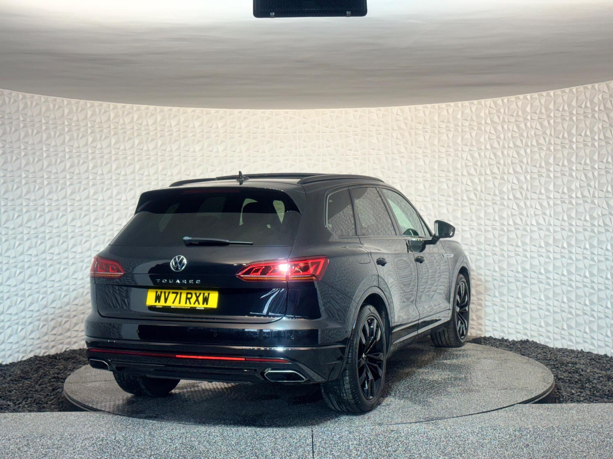 Volkswagen Touareg - Image 13