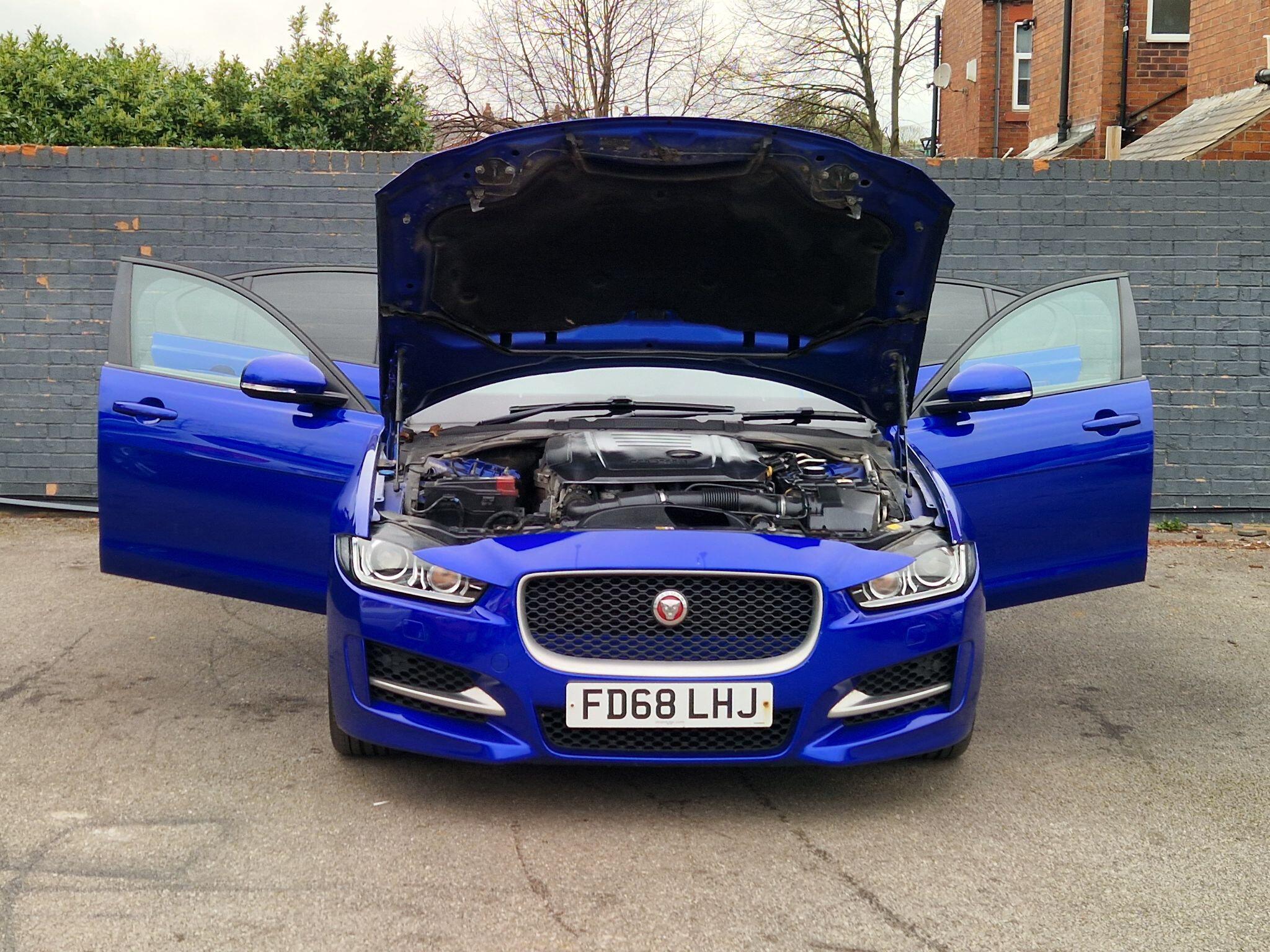 Jaguar XE - Image 13