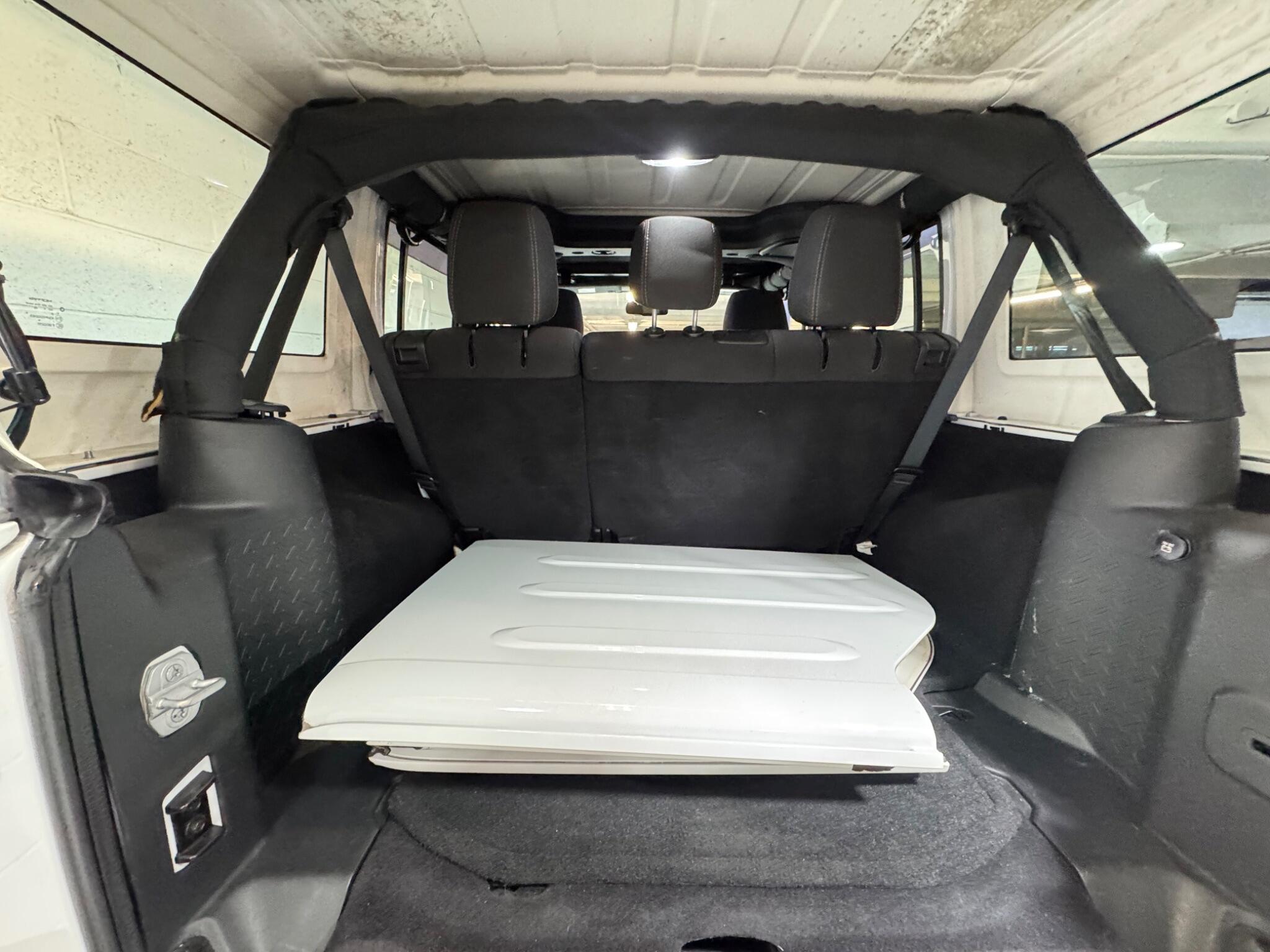 Jeep Wrangler - Image 13