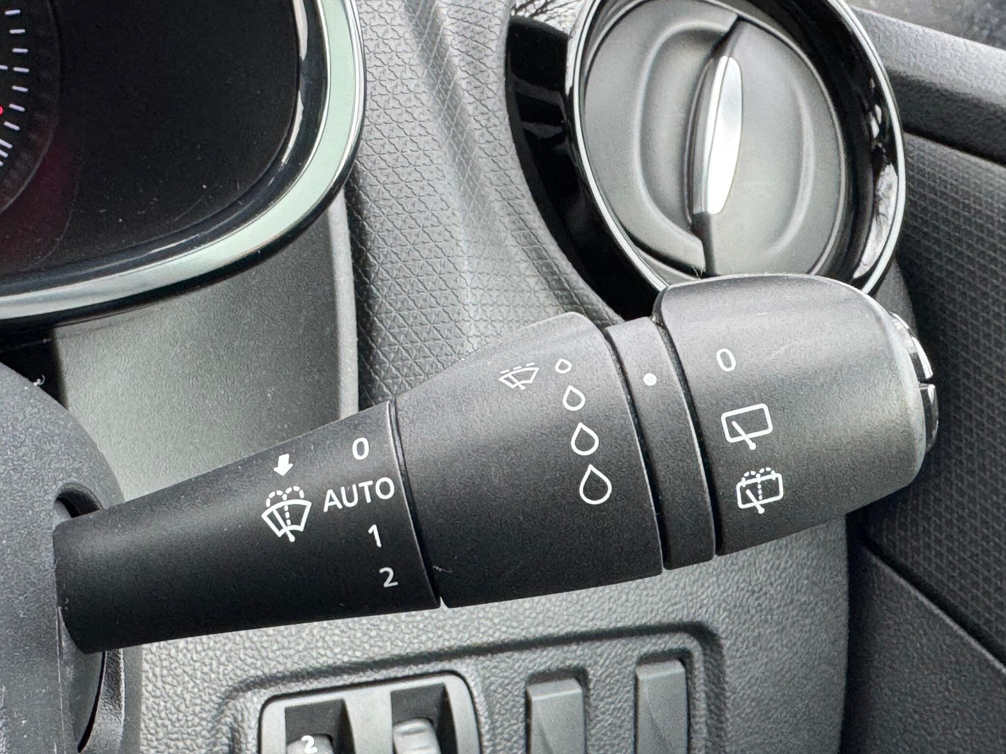 Renault Clio - Image 33