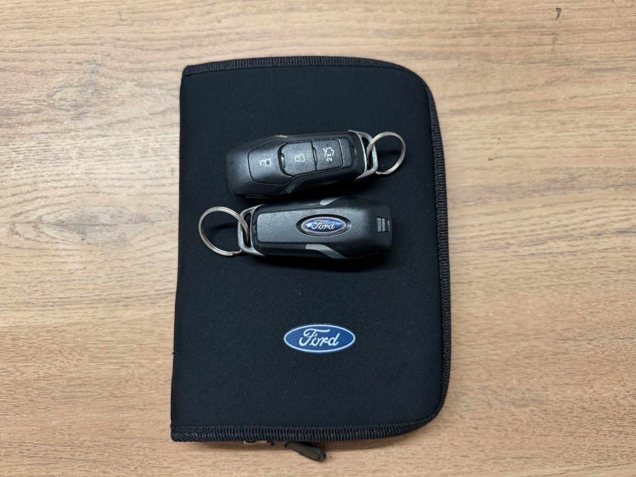 Ford Mondeo - Image 32