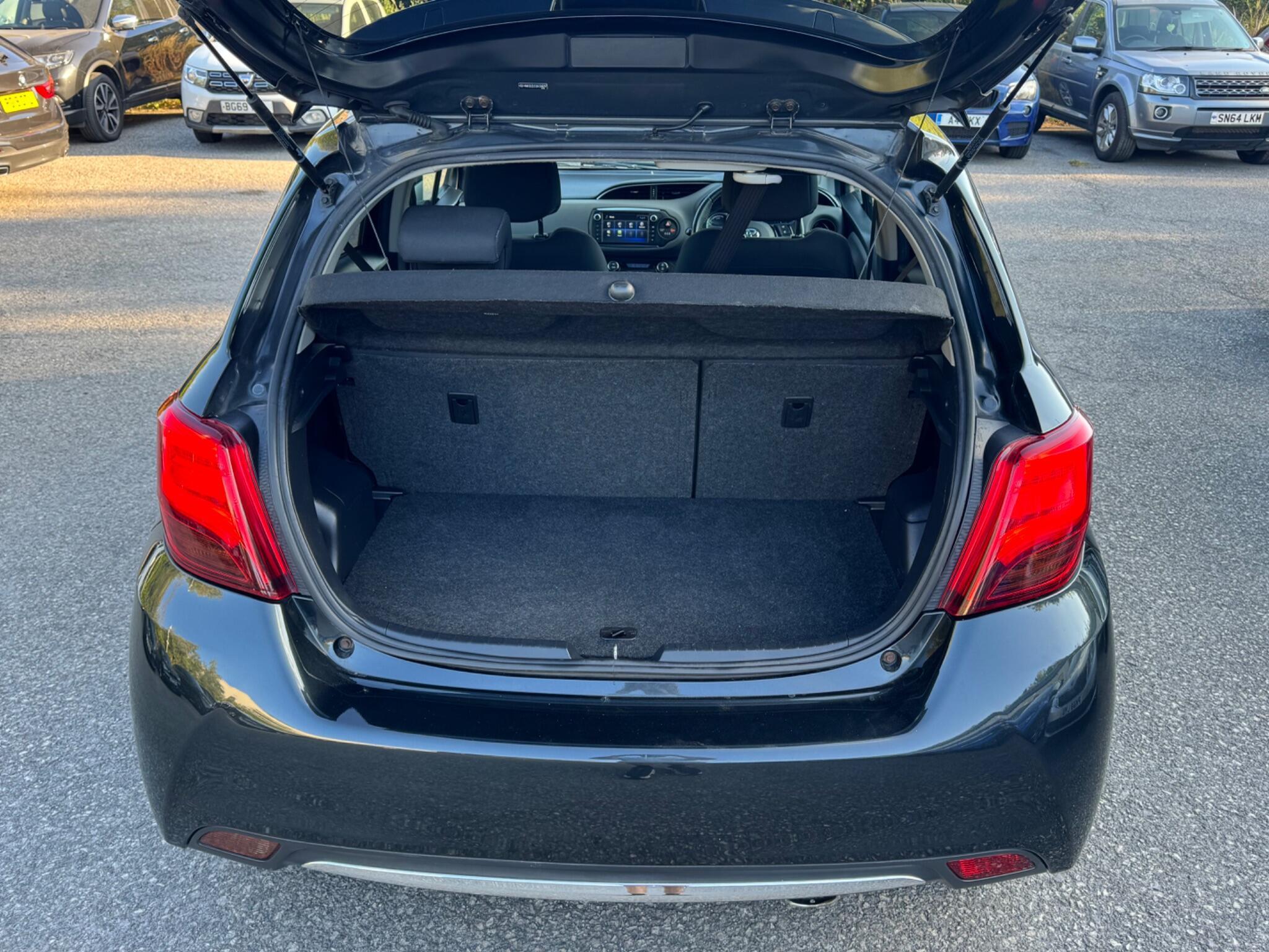 Toyota Yaris - Image 18