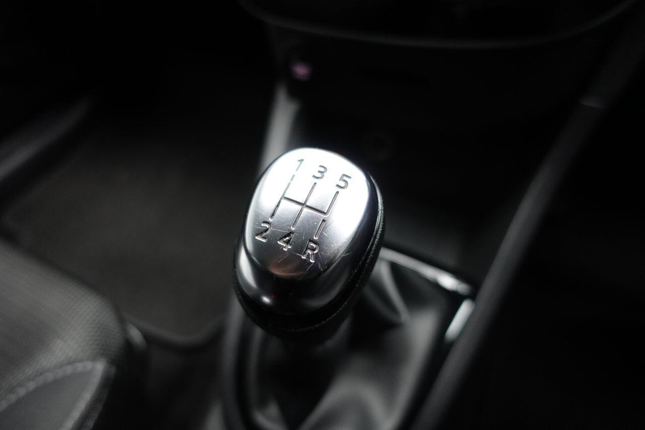 Renault Clio - Image 39